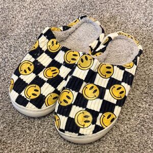 NWOT Smiley Face Checkered Slippers